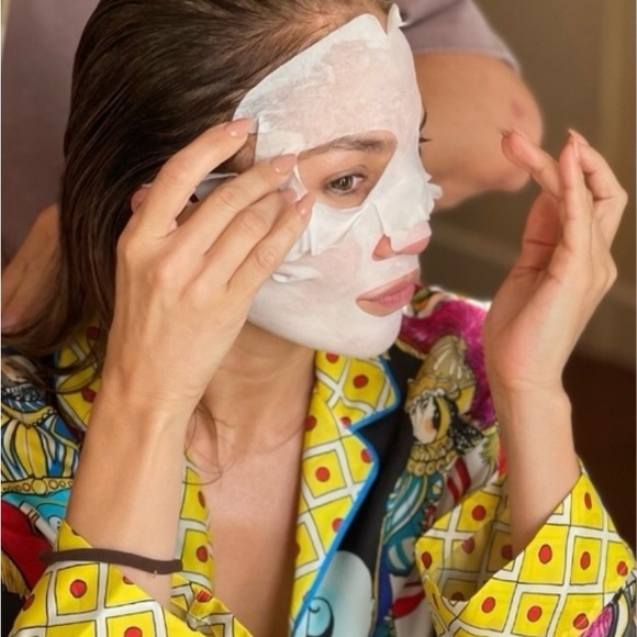 JLo Beauty That Limitless Glow Sheet Mask Single | NEW. 
Tighten
Plump
Radiate - Picture 5 of 5